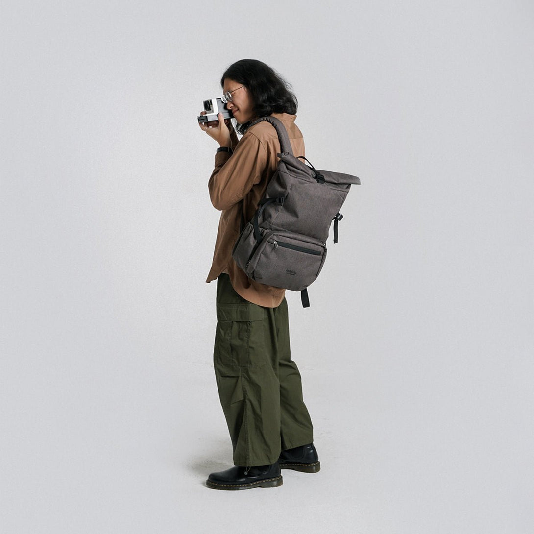 HOLGER - DSLR Camera Backpack - HELLOLULU LIVING SOLUTIONS. Flag Stone